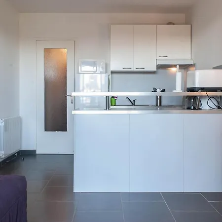 Le Lavandou: 4 Pers, Plage, Parking - Fr-1-803-83 勒拉旺杜