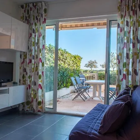 Appartement Le Lavandou: 4 Pers, Plage, Parking - Fr-1-803-83